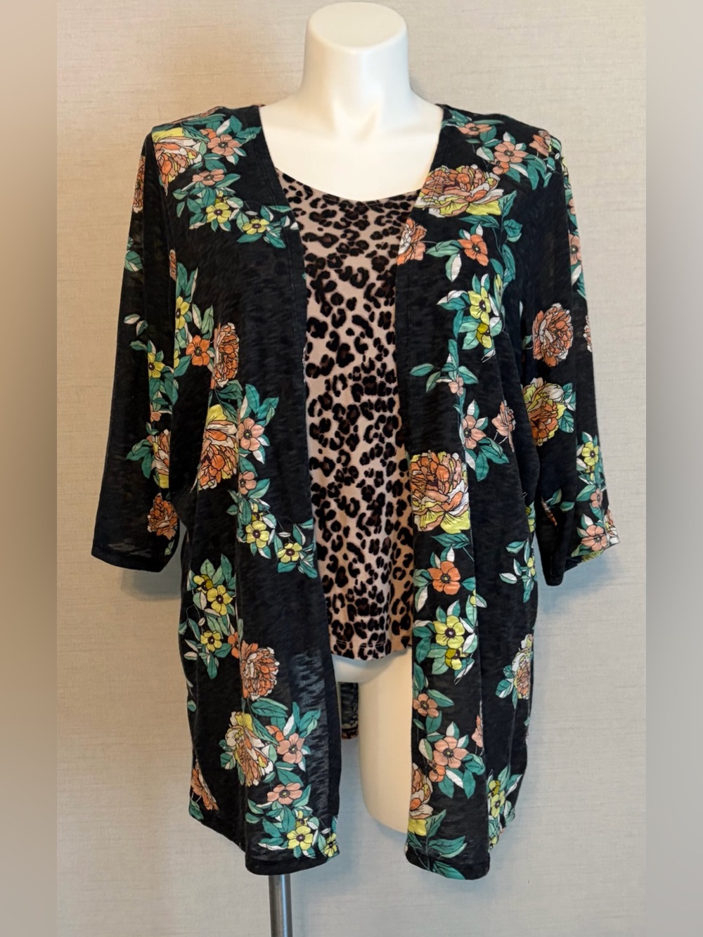 Size 3(X) Torrid Floral Open-Front Cardigan